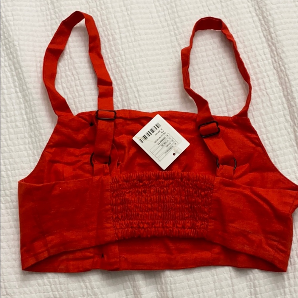 Crop top. - Picture 4 of 4